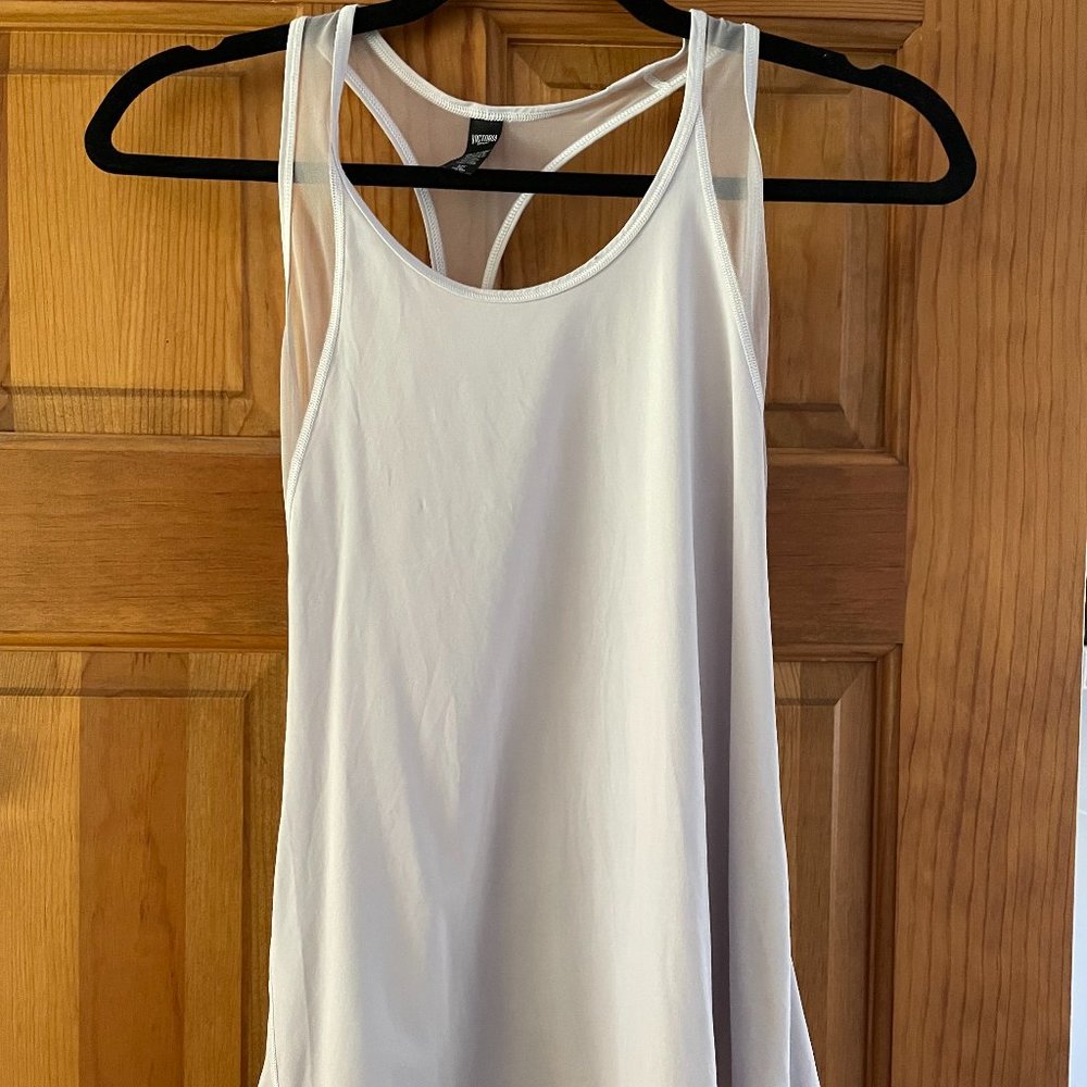 White razor back work out tank
